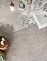 Piastrella Malibu Grey 15x60 Gres Effetto Legno Grigio Iperceramica Pavimenti In Legno Grigio Legno Grigio Piastrelle Effetto Legno