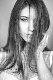 Jessica Bloss's Instagram, Twitter & Facebook