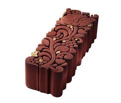 Tentation Gourmande Buche Skoulptoura Par Damien Piscioneri Pour Cafe Pouchkine Buche De Noel Cafe Pouchkine Pouchkine