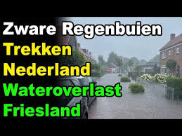 Zondag is het bewolkt en vooral in het noordwesten maken talrijke (deels clusterende) plensbuien hun opwachting. Lcqa1icux5f3em