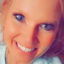 Lindsey Gothard's Instagram, Twitter & Facebook