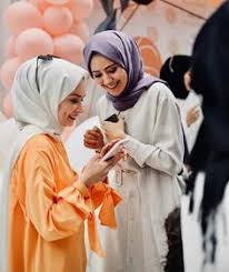 Entdecke rezepte, einrichtungsideen, stilinterpretationen und andere ideen zum ausprobieren. 290 Western Hijab Ideas Hijab Fashion Muslimah Fashion Hijabi Fashion