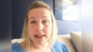 Troi at gyfryngau cymdeithasol i gael cyngor ar fronfwydo'