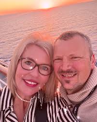 Re-visiting @angemillerart #arttohealaheart Aesthetic Elements- Tone class.  Created in “Spontaneous Quantity” style, and I have a favourite 😍.  Inspired by the constant rain that keeps lingering…. Is it raining at your  place ?