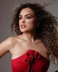 Oneyda Perez's Instagram, Twitter & Facebook