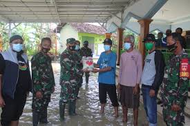 Srikaton adalah desa di kecamatan kayen, pati, jawa tengah, indonesia. 107 Kk Terdampak Banjir Di Desa Srikaton Mendapat Bantuan Beras Dari Kodim Pati Berita Pati Hari Ini Lintaspati
