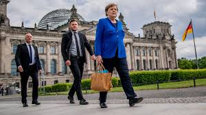 Wäre ich der arbeitgeber der bundeskanzlerin angela merkel, würde ich das von ihr bereits vorformulierte arbeitszeugnis unterschreiben: Angela Merkels Geplanter Abgang Aus Der Politik
