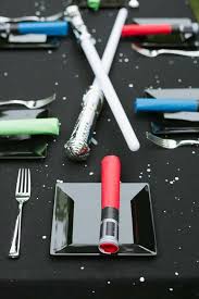 1001 Idees Pour Organiser Un Anniversaire Star Wars Comme Un Vrai Fan Decoration Anniversaire Star Wars Fete A Theme Star Wars Organisation Anniversaire