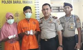 Membeli lewat atm bisa menjadi solusi alternatif saat kehabisan pulsa dan tidak ada toko penjual. Mencuri Pulsa Mudah