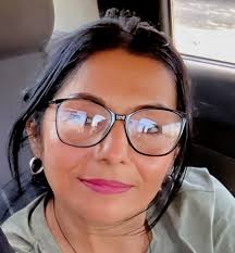 Could someone please take the glare off the glasses?