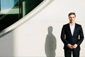 Constantin schreiber was born on june 14, 1979 in cuxhaven, lower saxony, germany. Uber Uns