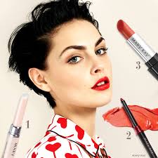 We're red-y for the runway with this bold lip look! http://bit.ly/2c1MLKs