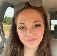 Can anyone recommend tattoo artists who can do portraits?? Thank you ☺️