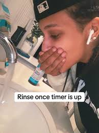 How to Use Oil Pulling Mouthwash Wash