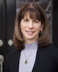 Lisa Abbott's Instagram, Twitter & Facebook