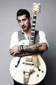 Danny polfliet, born middelburg, the netherlands, 31 may 1977) is a dutch singer, musician and songwriter born, raised and based in the southern dutch province of zeeland. Danny Vera Houdt Het Niet Droog Bij Dennie Christian Show Ad Nl