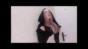 Chantal is not ashamed, she pisses and farts while praying - XNXX.COM