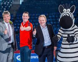 Ich verkaufe einen thw kiel fanschal von dominik klein mit autogramm. Thw Kiel Prasentiert Neuen Partner Fur Engagement In Der Kinder Und Jugendarbeit