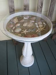 Birdbath Filled With Sand And Seashells Covered With A Glass Top Makes A Cute Sunroom Table This Is Absolutely Adorab Beach Decor Seashell Crafts Beach Crafts
