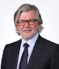 Dean Draper's Instagram, Twitter & Facebook