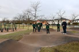 Das luftwaffenmuseum (mhm) stellt die geschichte der militärischen luftfahrt in deutschland von ihren anfängen bis zur gegenwart dar und ordnet sie in den historischen gesamtzusammenhang ein. Erster Spandauer Pumptrack Auf Dem Spielplatz In Der Landstadt Gatow Berlin De