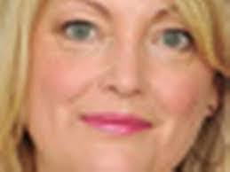 Dena Barton's Instagram, Twitter & Facebook