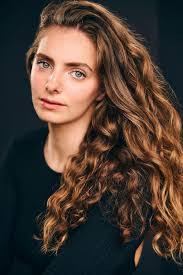 Jess Burns's Instagram, Twitter & Facebook