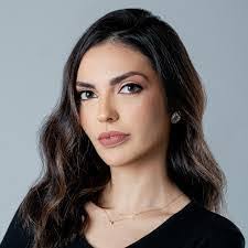 Karen Barros's Instagram, Twitter & Facebook