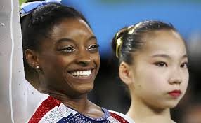 Simone Biles leva ouro no individual geral da ginástica; Rebeca Andrade  fica em 11º
