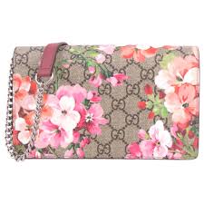 In this video i am talking about the gucci dionysus gg supreme wallet on chain. Gucci Gucci Brown Gg Supreme Blooms Wallet On Chain Purses Wallets Cases Leather Cloth Pony Style Calfskin Cloth Brown Pink Beige Ref 185418 Joli Closet