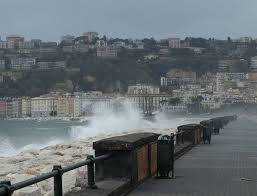 Napoli, revocato divieto circolazione mezzi pesanti. Maltempo Scatta L Allerta Meteo Gialla Su Napoli E La Campania