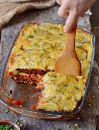 Vegan Moussaka With Lentils And Eggplant This Popular Greek Dish Can Be Easily Made Without Meat And Still Tastes Amaz Moussaka Recipe Vegan Moussaka Moussaka