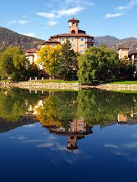 the beautiful broadmoor hotel located in colorado springs colorado my favorite resort hotels and resorts broadmoor hotel beautiful places pinterest