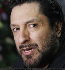 Ya me parecía a mí muy extraña la resolución del bailarín Amargo, él sabía  muchas cosas de las Saunas del suegro de Sánchez, Sabiniano Gómez. Y Lanzó  una advertencia. Repentinamente le soltaron