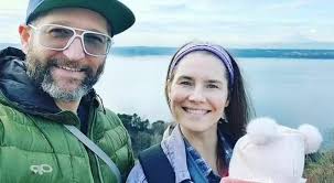 Amanda Knox di nuovo mamma, è nato Echo (fratellino di Eureka): «Lotto per  difendere la mia famiglia dal gossip»