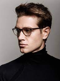 frisuren manner geheimratsecken kurzhaar ordentliches bebrilltes und ovales gesicht frisuren manner geheimratsecken frisur geheimratsecken manner frisuren