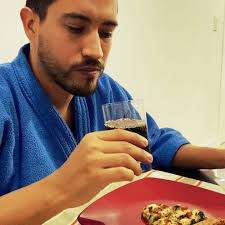 𝐀𝐜𝐚𝐛𝐨𝐮 𝐝𝐞 𝐜𝐡𝐞𝐠𝐚𝐫 𝐝𝐨 𝐭𝐫𝐚𝐛𝐚𝐥𝐡𝐨?!! 𝐂𝐨𝐫𝐫𝐞  𝐩𝐞𝐠𝐚𝐫 𝐞𝐬𝐬𝐚 𝐝𝐢𝐜𝐚:⁣, ⁣, Final de semana chegando... Nada melhor  do que tomar aquele banho, pegar o telefone, pedir aquela pizza Donna  Morales e.. é só esperar essa ...