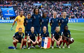 En france aussi, des joueuses se sont mobilisées. Wendy Renard Eugenie Le Sommer Amandine Henry Decouvrez Les Salaires Des Joueuses De L Equipe D Eugenie Le Sommer Amandine Henry Joueuses