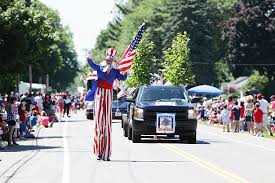 156 Stilt Walker Parade Stock Photos Pictures Royalty Free Images Istock