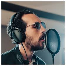 V-Moda M-200 Professional Studio Headphones na Gear4Music.com