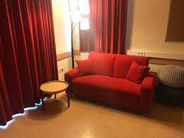Doch wer wird künftig die fragen an die promis stellen? Endlich Da Das Rote Sofa Waldangelloch Aktiv E V