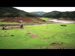 In this case, however, we would like to introduce you to a lake of another kind. Versunkenes Dorf Taucht Wieder Auf Youtube