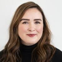 Holly Samuelson's Instagram, Twitter & Facebook