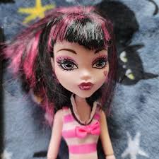 Mattel Monster High Skull Shores 2008 Draculaura Doll Fashion Dolls