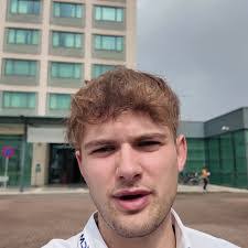 Bryan Ros's Instagram, Twitter & Facebook