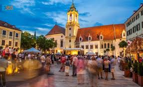 Slovensko (dinle )) ya da resmî adıyla slovak cumhuriyeti (slovakça: Slovakya Gezi Rehberi