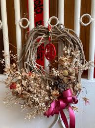 pin by meimei on 乾燥花園地 christmas wreaths holiday decor grapevine wreath