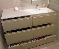 Son grand tiroir accueillera les clés, lunettes ou tout autre accessoires. 5 Inspirations Pour Optimiser Les Rangements De Votre Salle De Bain Atlantic Bain