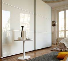 Selvans von christian werner für ligne roset entworfen, ist ein schrank mit innenfächer, griffe und boden aus schokoladenlack. 19 Schranke Ideen Schrank Mobel Schiebeturen Schrank