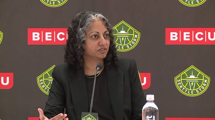 Seattle Storm head coach Sonia Raman addressing reporters during her post-game press conference, do AI tạo